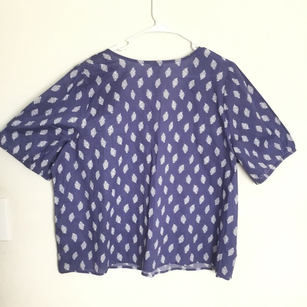 J.Crew Women's Cotton Blue and White Leaf print V-neck Top Plus Sz 3XL - Picture 4 of 7